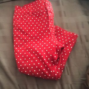 Festive red pants w stars, perfect for summer!